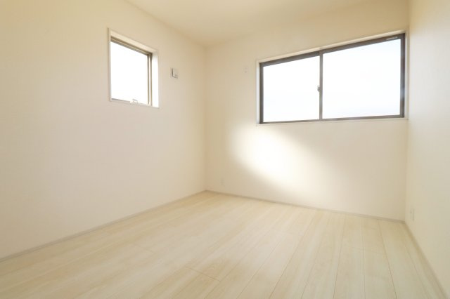 郡山市安積町笹川字北向　　　１号棟　　　安積第３小学校、安積第２中学区　の洋室