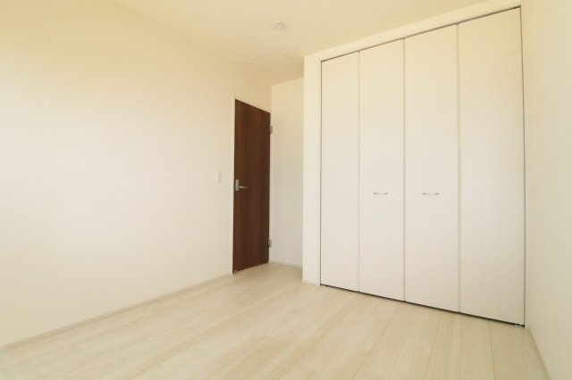 郡山市安積町笹川字北向　　　１号棟　　　安積第３小学校、安積第２中学区　の洋室