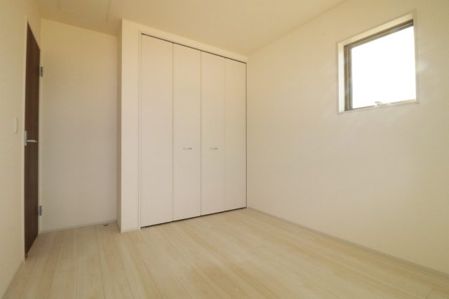 郡山市安積町笹川字北向　　　１号棟　　　安積第３小学校、安積第２中学区　の洋室