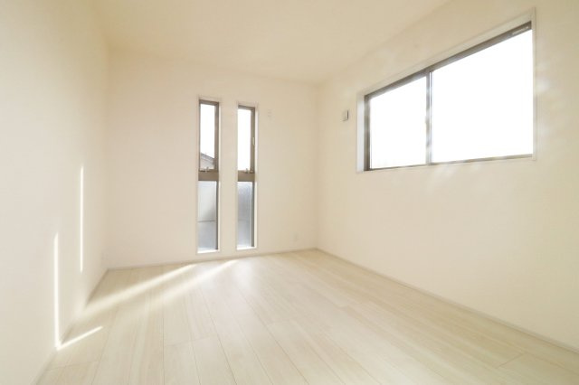 郡山市安積町笹川字北向　　　１号棟　　　安積第３小学校、安積第２中学区　の洋室