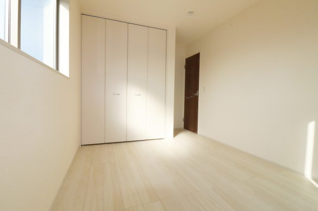 郡山市安積町笹川字北向　　　１号棟　　　安積第３小学校、安積第２中学区　の洋室