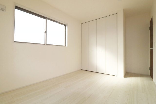 郡山市安積町笹川字北向　　　１号棟　　　安積第３小学校、安積第２中学区　の洋室