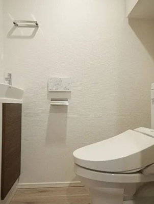 【トイレ】 | ガーラ・アヴェニュー浅草 | 落ち着いた色調のトイレです