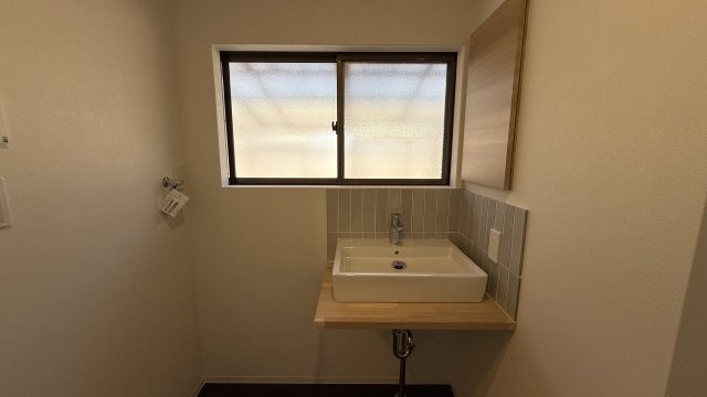 西条市大町中古【1,480】(土地)55.00坪　(建物)14.23坪の独立洗面台