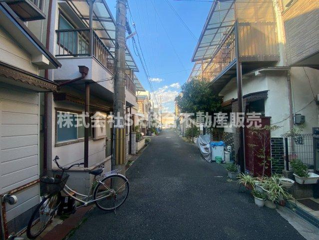 鷹殿町中古戸建の前面道路含む現地写真|前面道路含む現地写真です
