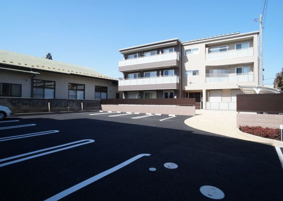 プロンシア青木の駐車場