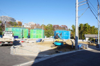 【外観】 | 【仲介手数料無料！！】稲城市若葉台1丁目　建築条件付き売地（全9区画）1区画　4480万円 | 8区画　令和7年10月29日　南西の角地　敷地内電柱