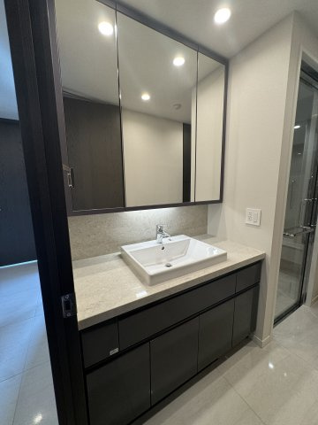 アトラス麻布台の洗面所|脱衣スペースもあります