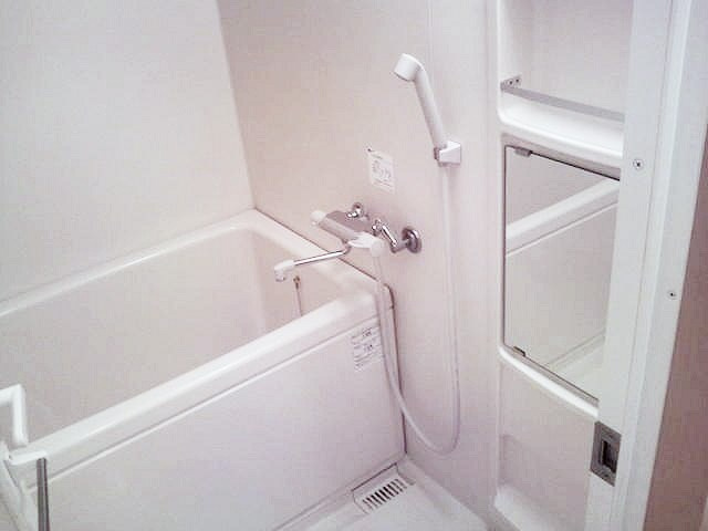 ピースフルコート菊川の浴室