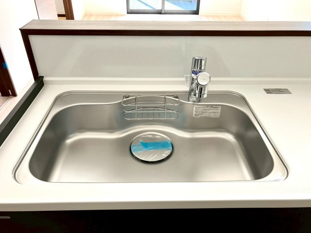 丸亀市土器町西　シックなデザインの平屋戸建住宅のキッチン