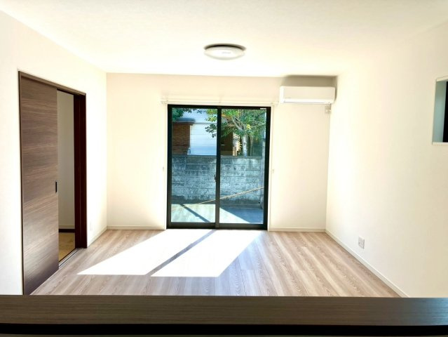 丸亀市土器町西　シックなデザインの平屋戸建住宅の居間・リビング