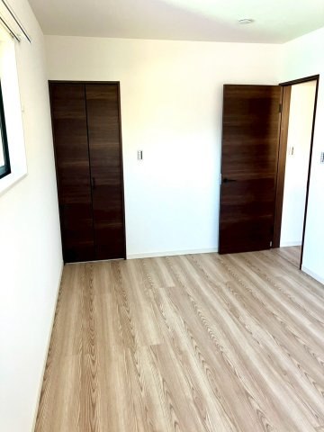 丸亀市土器町西　シックなデザインの平屋戸建住宅の洋室