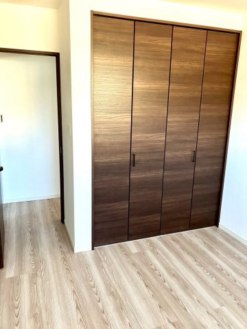 丸亀市土器町西　シックなデザインの平屋戸建住宅の洋室