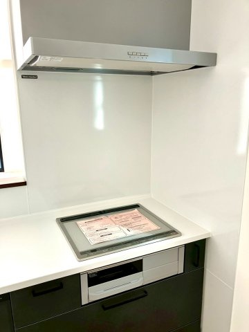 丸亀市土器町西　シックなデザインの平屋戸建住宅のキッチン