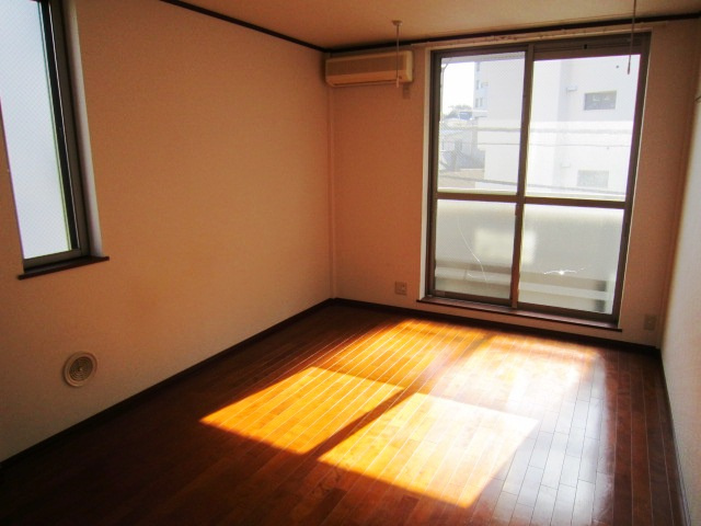 ドミールTの居間・リビング