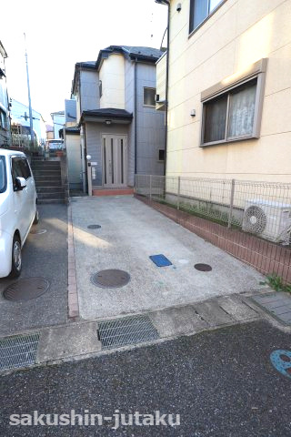 長作町　中古戸建の駐車場|カースペース１台