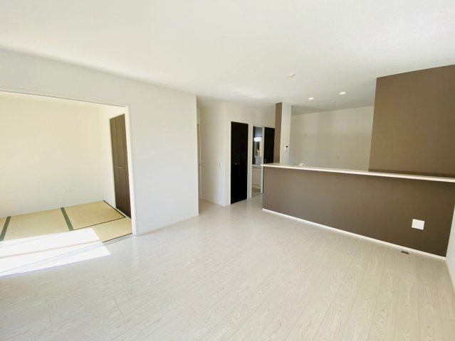 よかタウン／東区保田窪3丁目1期／14号棟の居間・リビング