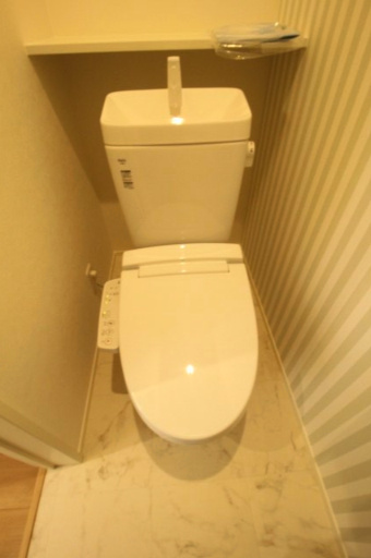 香南市野市町西野　新築戸建　⑧　駐車場５台　（全2棟）のトイレ|1Ｆ