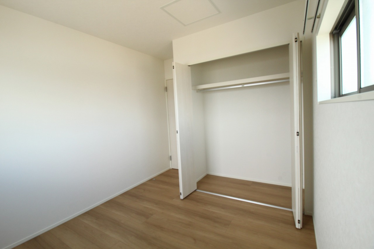 香南市野市町西野　新築戸建　⑧　駐車場５台　（全2棟）の収納|2Ｆ　北西の部屋　5.1帖