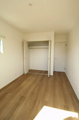 香南市野市町西野　新築戸建　⑧　駐車場５台　（全2棟）の収納|2Ｆ　南西の部屋　6.6帖