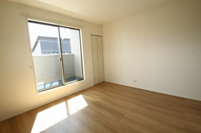 香南市野市町西野　新築戸建　⑧　駐車場５台　（全2棟）の洋室|2Ｆ　南の部屋　7.7帖