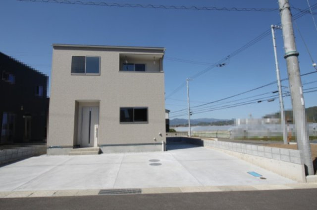 香南市野市町西野　新築戸建　⑧　駐車場５台　（全2棟）