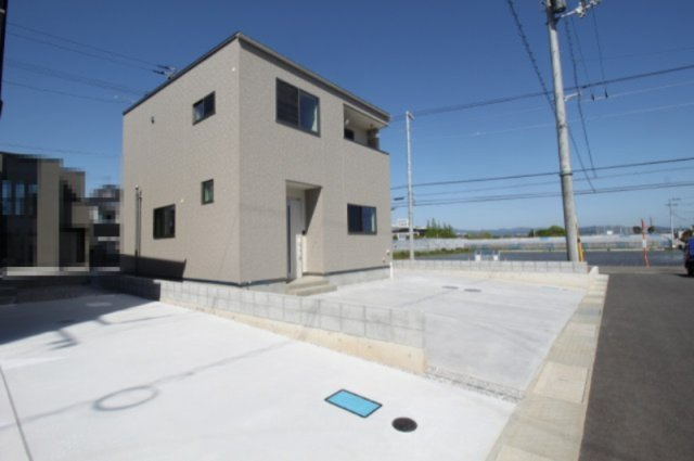 香南市野市町西野　新築戸建　⑧　駐車場５台　（全2棟）の外観|⑧　南向きで日当たり良好です！