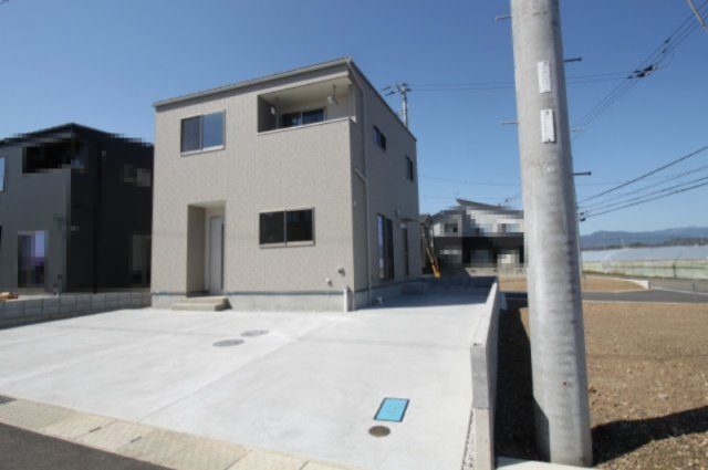 香南市野市町西野　新築戸建　⑧　駐車場５台　（全2棟）の外観|⑧　建物面積　103.02㎡（約31.16坪）
●駐車場5台可