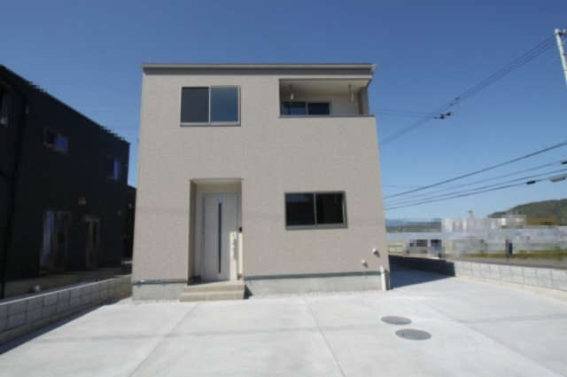 香南市野市町西野　新築戸建　⑧　駐車場５台　（全2棟）の外観|⑧　完成　2026年3月