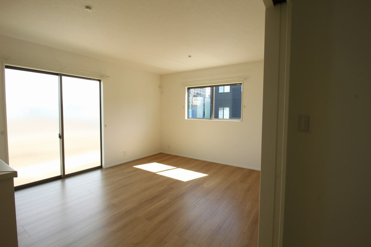 香南市野市町西野　新築戸建　⑧　駐車場５台　（全2棟）の居間・リビング|ＬＤＫ　15.1帖