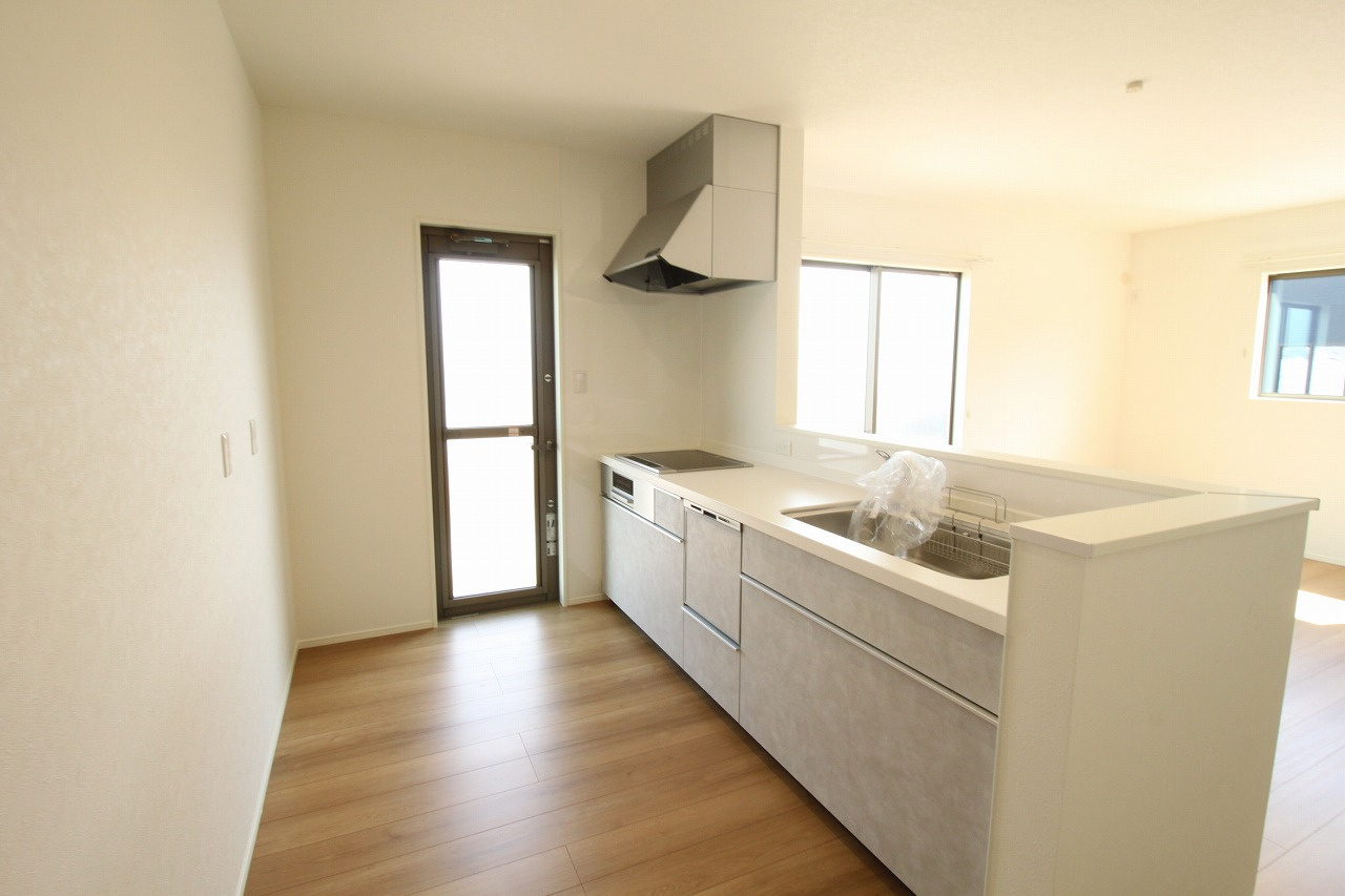 香南市野市町西野　新築戸建　⑧　駐車場５台　（全2棟）のキッチン