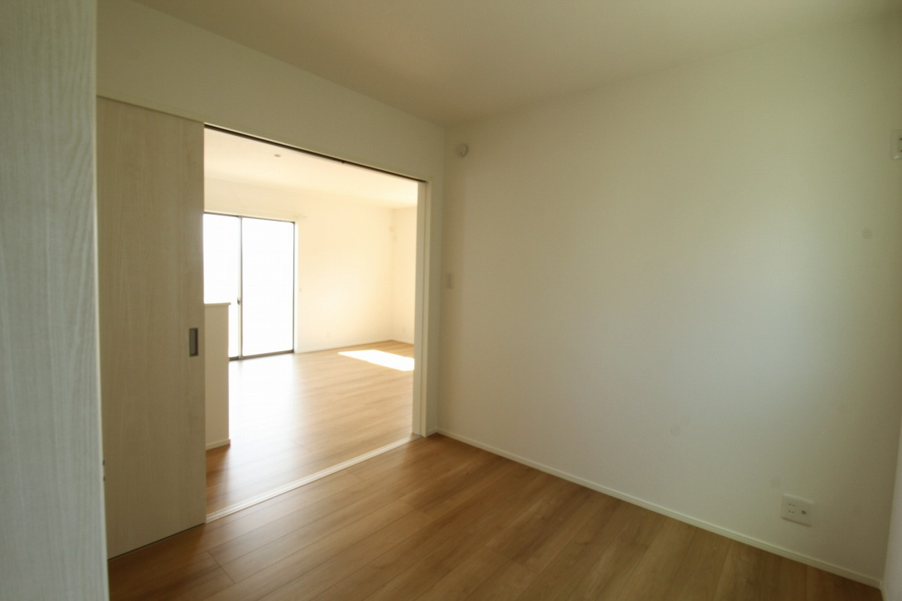 香南市野市町西野　新築戸建　⑧　駐車場５台　（全2棟）の洋室|1Ｆ　4.5帖