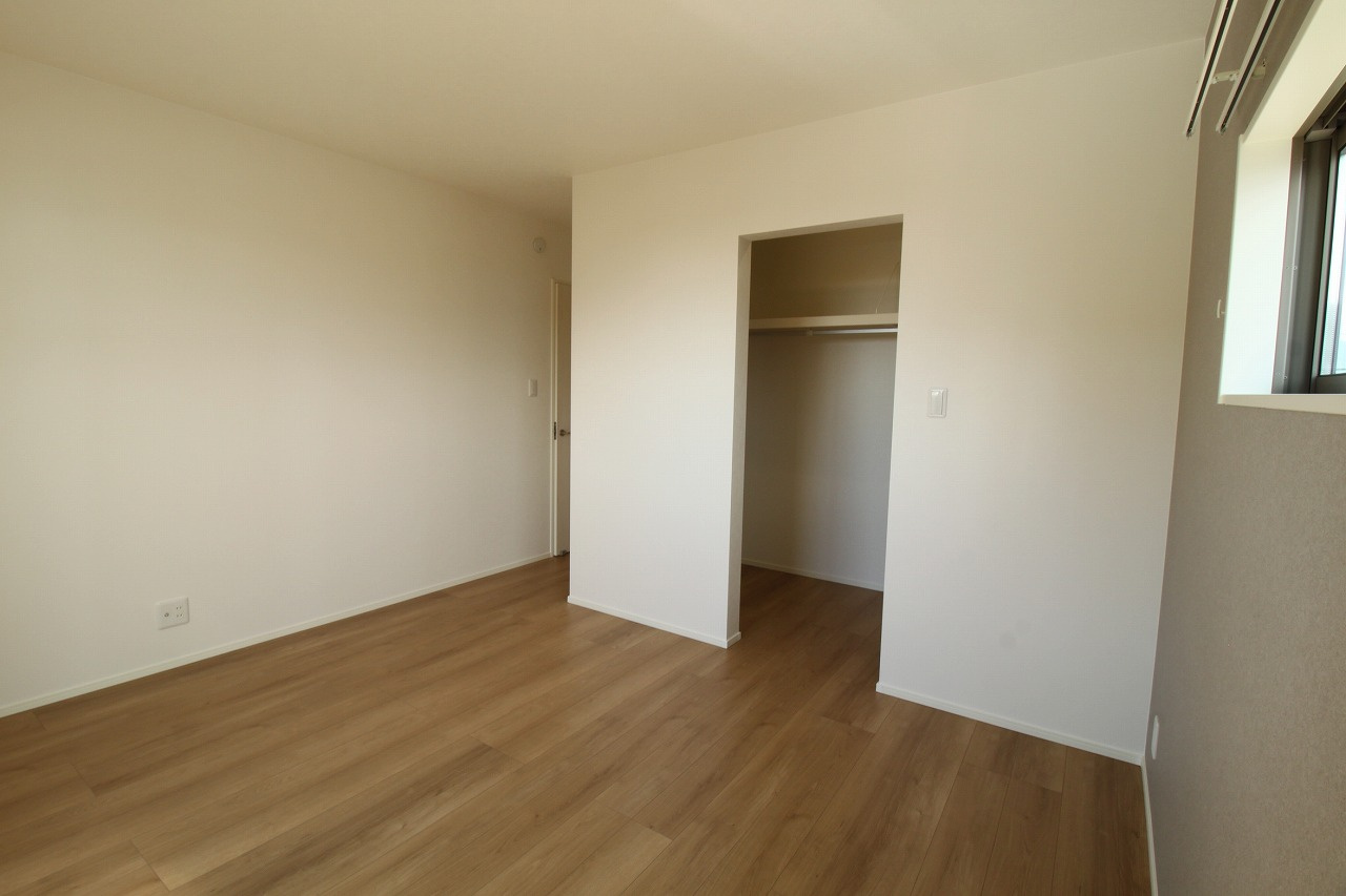 香南市野市町西野　新築戸建　⑧　駐車場５台　（全2棟）の洋室|2Ｆ　南の部屋　7.7帖