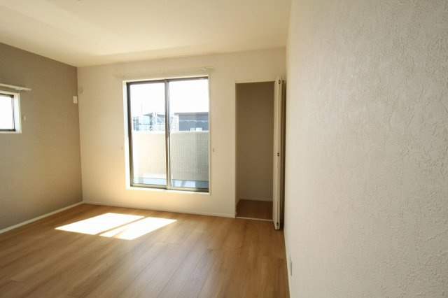 香南市野市町西野　新築戸建　⑧　駐車場５台　（全2棟）の洋室|2Ｆ　南の部屋　7.7帖