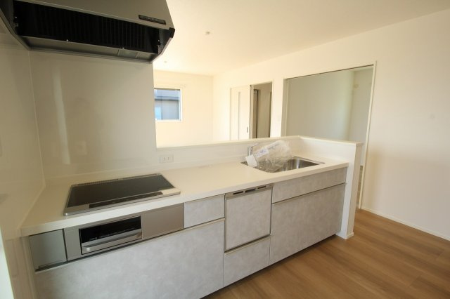 香南市野市町西野　新築戸建　⑧　駐車場５台　（全2棟）のキッチン