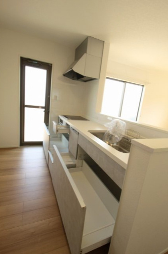 香南市野市町西野　新築戸建　⑧　駐車場５台　（全2棟）のキッチン