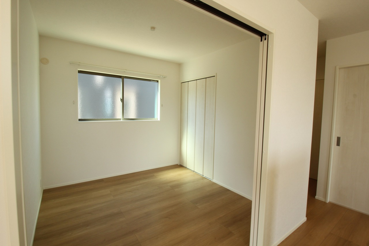 香南市野市町西野　新築戸建　⑧　駐車場５台　（全2棟）の洋室|1Ｆ　4.5帖