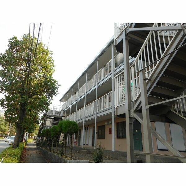 ハイツニュータマのエントランス