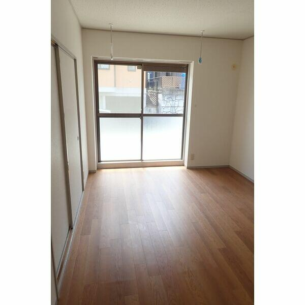 ハイツニュータマの居間・リビング