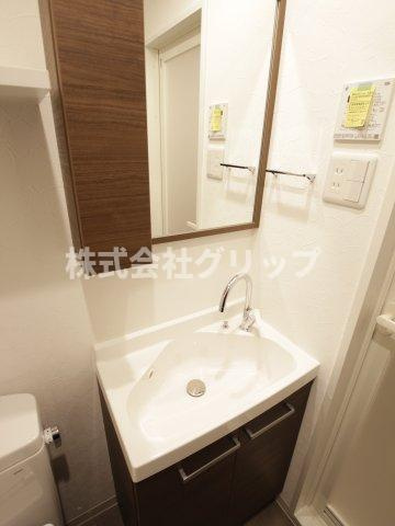 OMNIA横濱阪東橋の独立洗面台