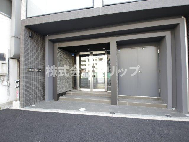 OMNIA横濱阪東橋のエントランス