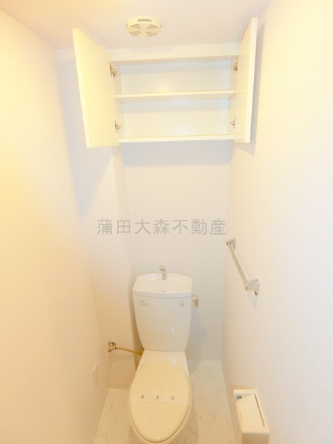 ブラウトリエのトイレ|吊り棚付きのトイレ　