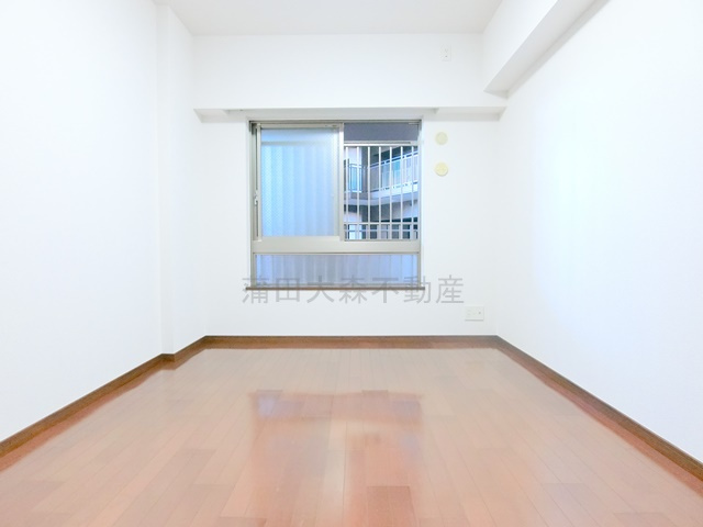 ブラウトリエの内装|玄関側洋室6帖