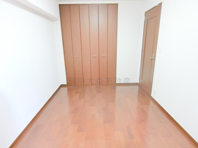 ブラウトリエの内装|玄関側洋室6帖