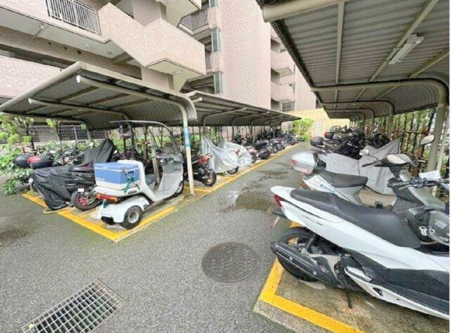 ブラウトリエのその他共用部分|バイク置き場