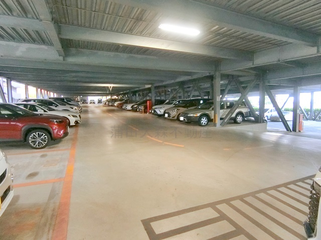 ブラウトリエの駐車場