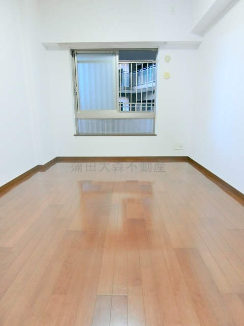 ブラウトリエの内装|玄関側の洋室6帖