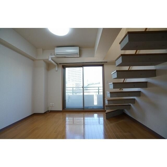 メゾンヌーヴェルの居間・リビング