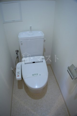 大阪市中央区日本橋２丁目の賃貸マンションのトイレ