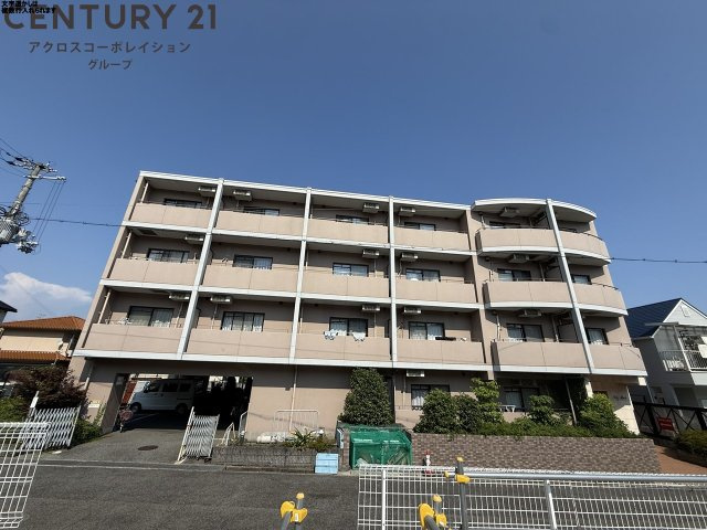 オートロックで外部の人間が簡単に出入りできないため安心です！